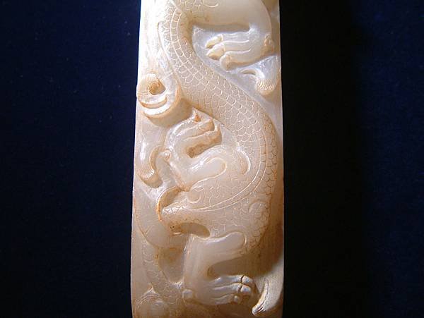 西漢白玉四神獸紋劍飾 (14).JPG