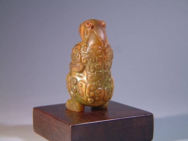西漢白玉雲紋熊 (3).JPG