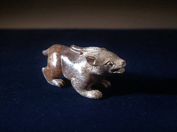 漢白玉褐沁天祿 (1).jpg