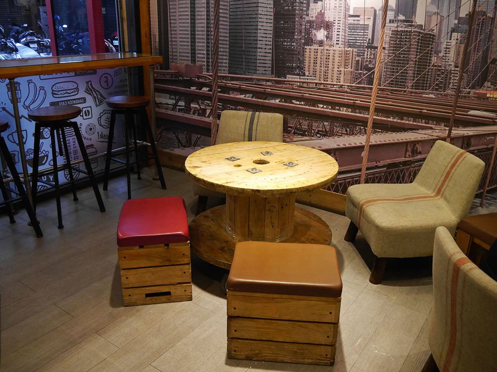 豐滿早午餐信義世貿店_座位區_165430.JPG