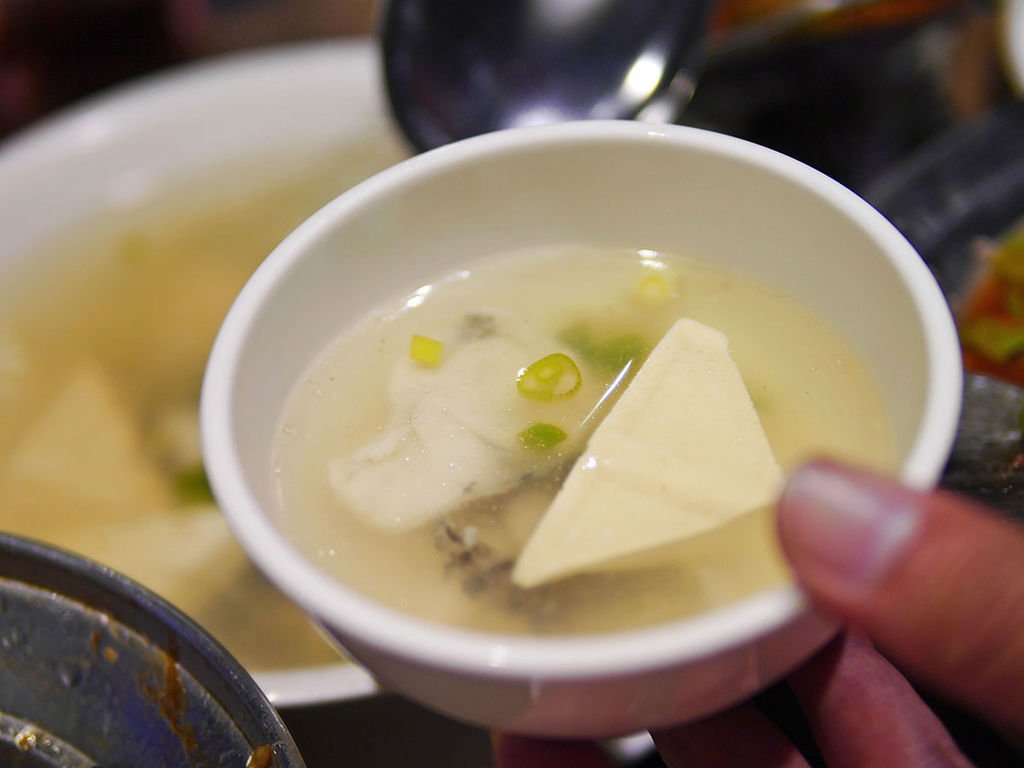 港都熱炒_薑絲鮮魚湯中份_213517.JPG