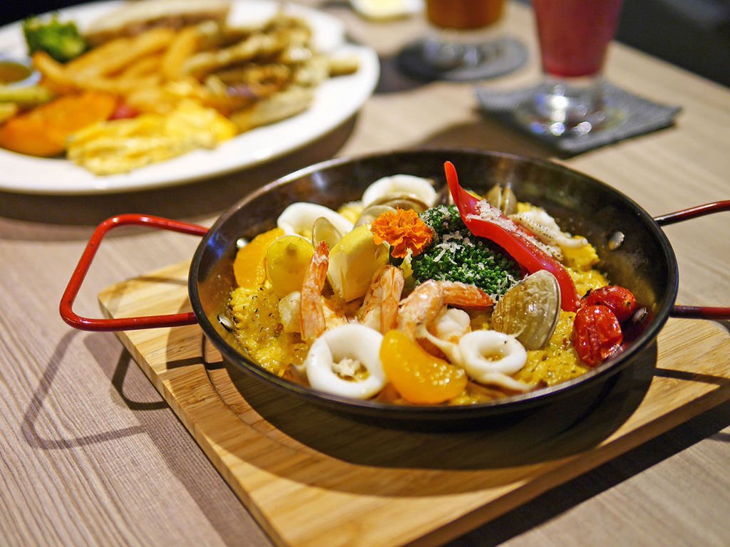 Moi cafe_桃園統領店_西班牙鐵鍋海鮮烤飯_114225.JPG