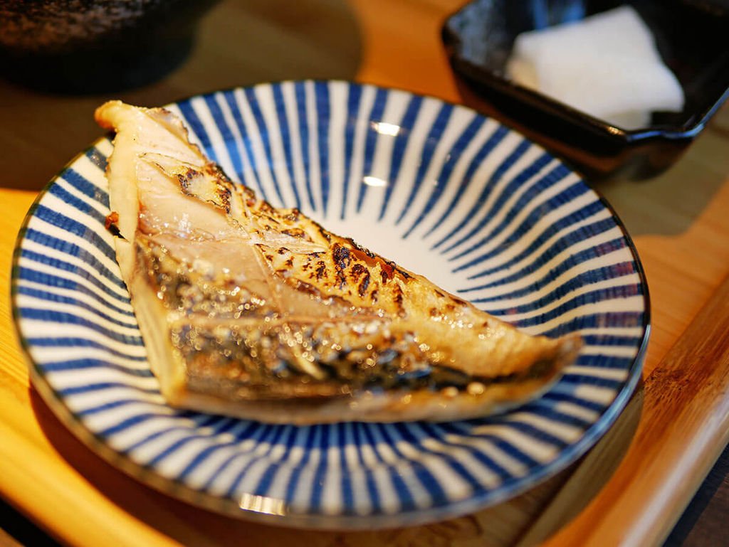 大河屋_松山店限定_特上海陸三拼丼_鯖魚_173504.JPG