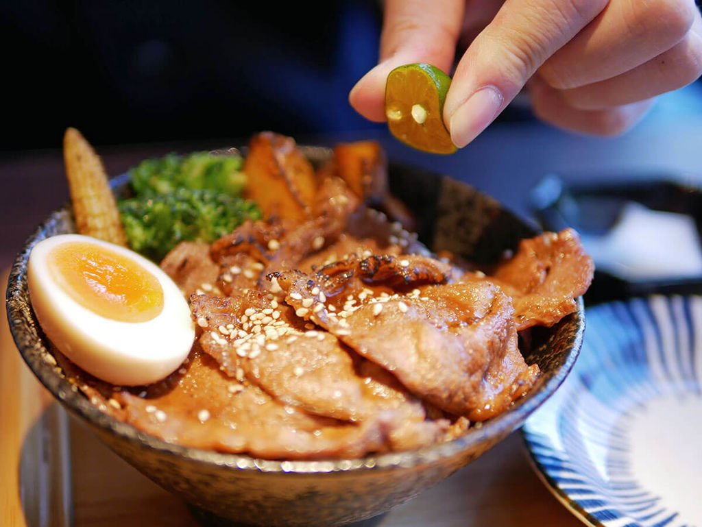 大河屋_板腱牛肉丼_173804.JPG