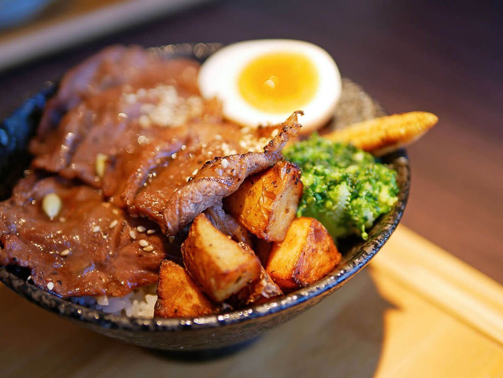 大河屋_板腱牛肉丼_173925.JPG