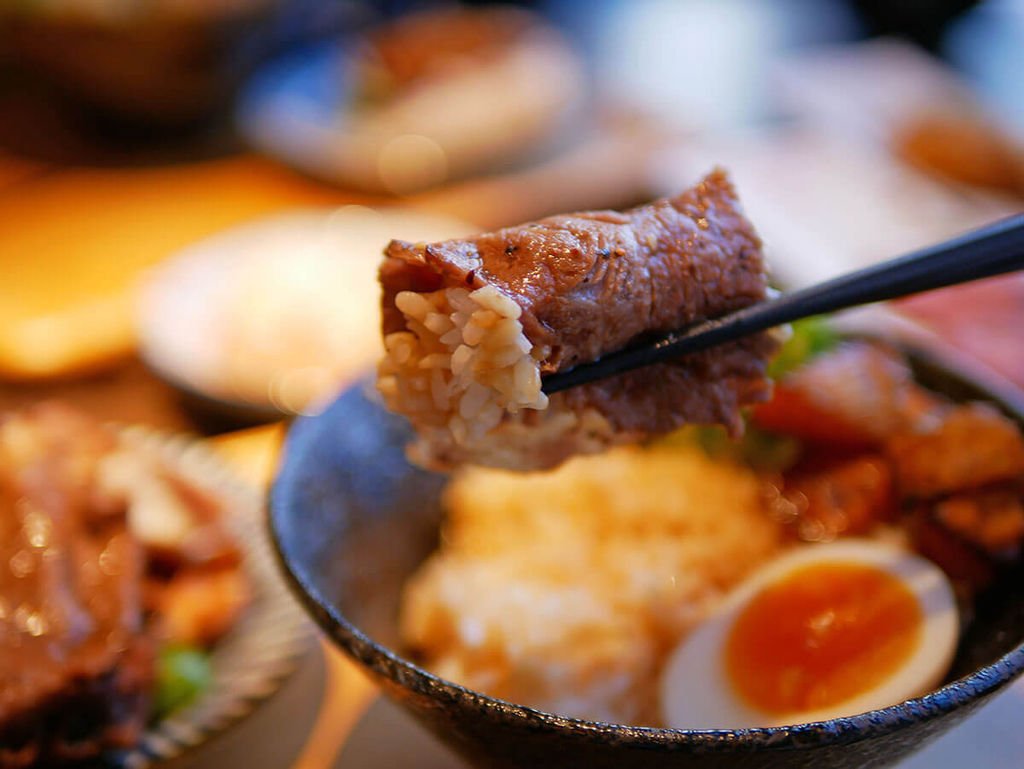 大河屋_板腱牛肉丼_肉片_175132.JPG