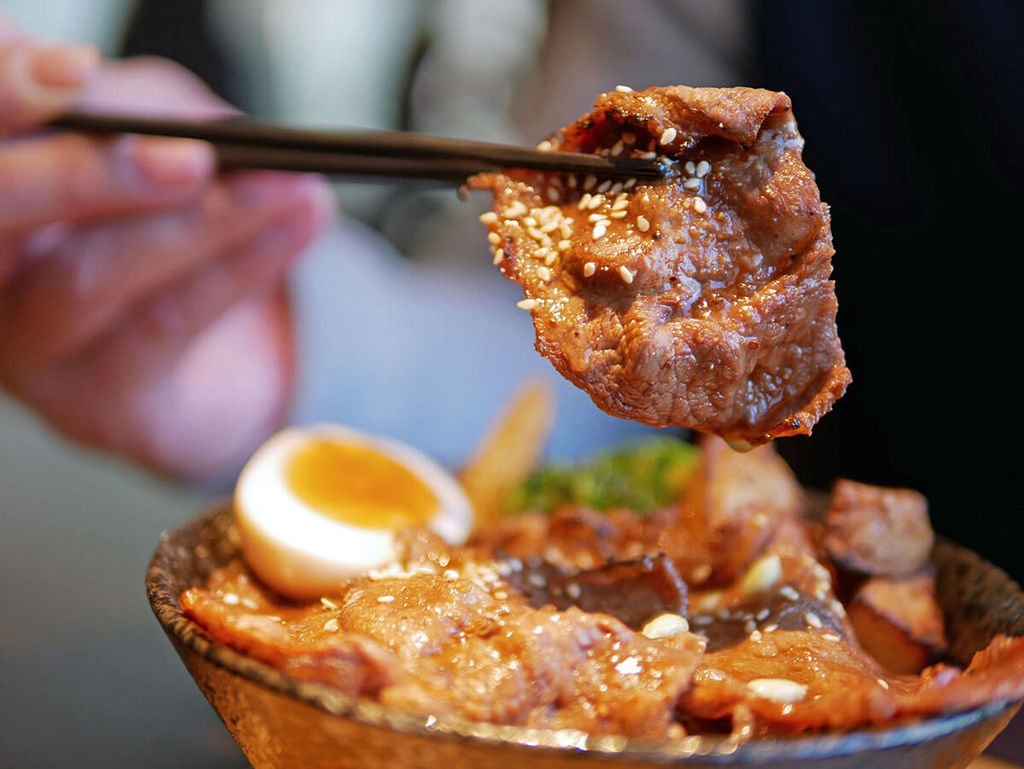 大河屋_板腱牛肉丼_肉片_173835.JPG