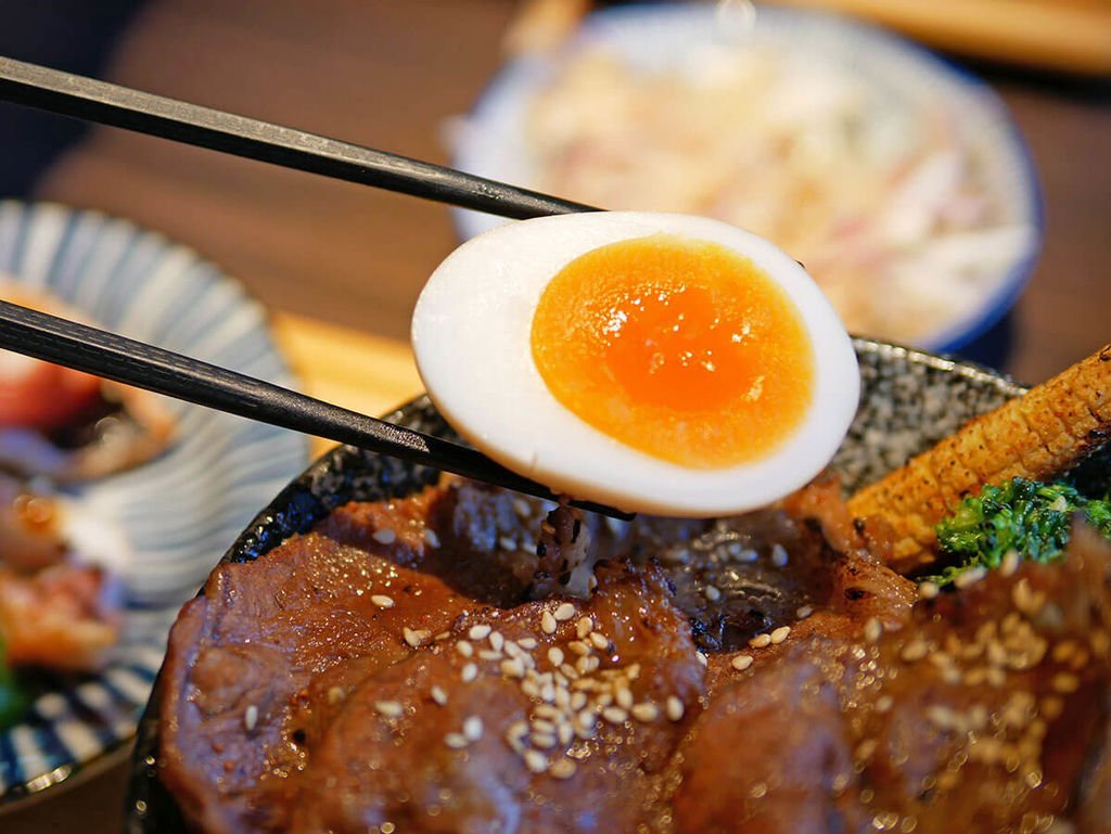 大河屋_板腱牛肉丼_溏心蛋_174744.JPG