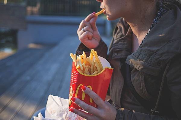 麥當勞再也不用靠人工點餐炸薯條?!全靠人工智慧幫你搞定!