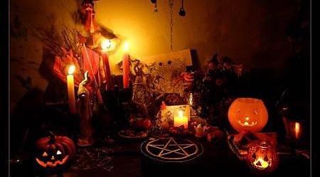 Samhain_Altar_2009_by_Wilhelmine1-470x260