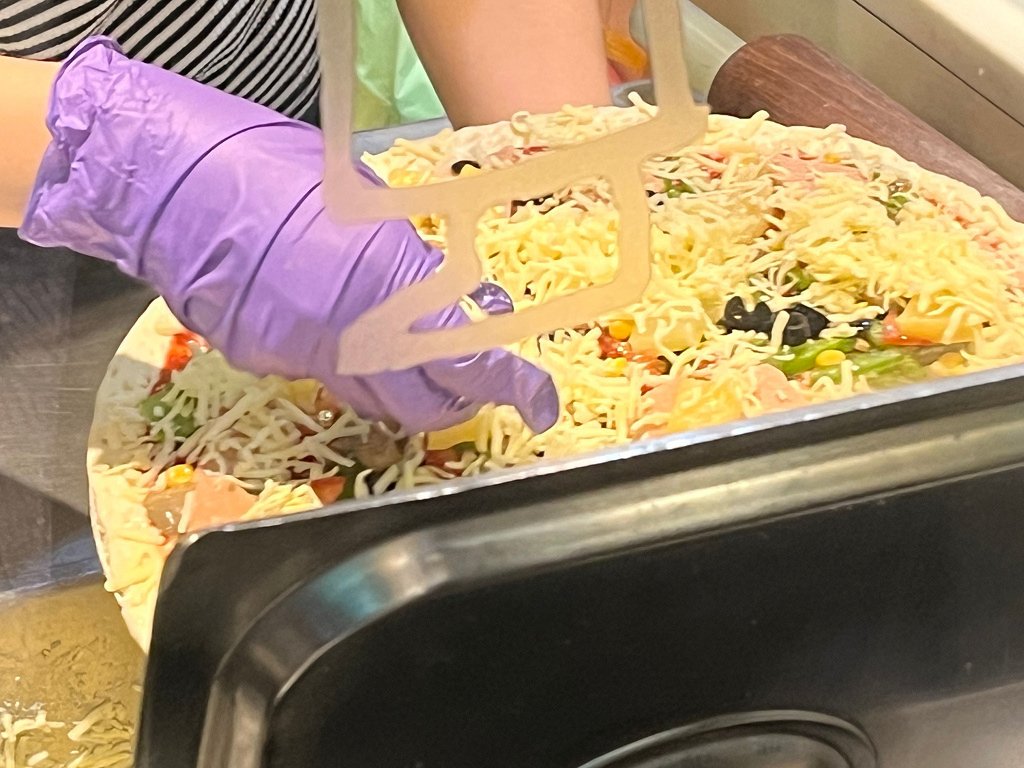 {中山區美食餐廳}珠麗月比薩屋｜行天宮捷運站走路7分鐘｜拼湊