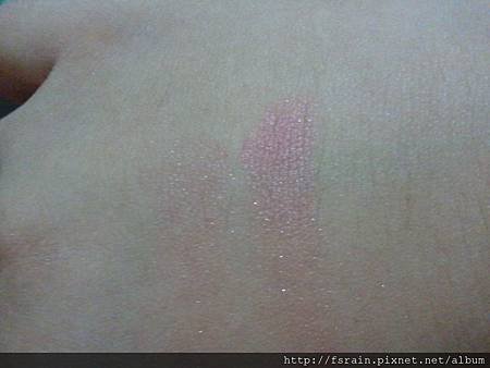 AmuSe Big Fan Makeup Kit-Pink Blush-Skin swatch2