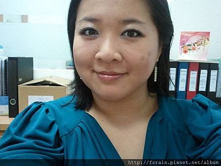 Office Week LOTD-21Mar12-AmuSe Big Fan Makeup Kit-Blue3