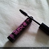 essence-ILoveEXTREMEVolume-Mascara4