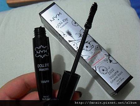 NYX Doll Eye Mascara-DE02 Volume Extreme Black-3