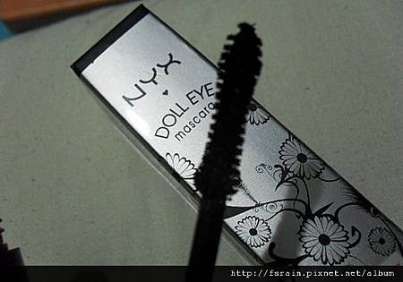 NYX Doll Eye Mascara-DE02 Volume Extreme Black-4