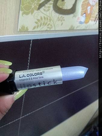 L.A. Colors Lipstick-LIP370 Breathless Blue-03