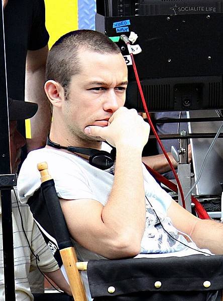 joseph-gordon-levitt-premium-rush-set-07302010-23-820x1109