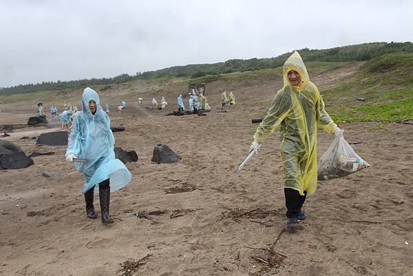 扶輪社白沙灣風雨淨灘 (59).JPG