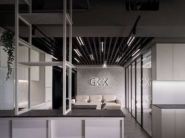 成舍忠孝 賴筱璿總監、詹岳欣助理總監 - GKX 辦公室設計