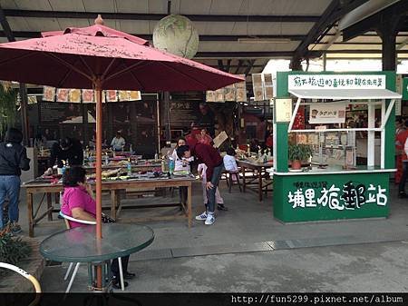 香港羅先生夫婦在廣興紙寮。