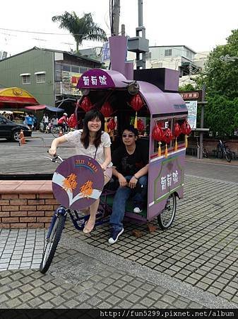 香港：吳先生全家福在集集車站!