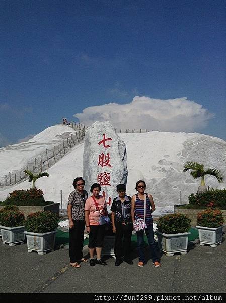 香港 黃、廖、鍾、鄧~四位女士~在台南七股鹽山~