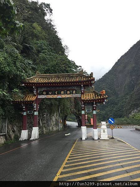 新加坡 徐先生全家福~在太魯閣國家公園!