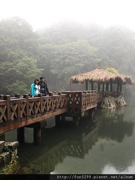 香港 張先生、林小姐夫婦，在阿里山園區-姐妹潭