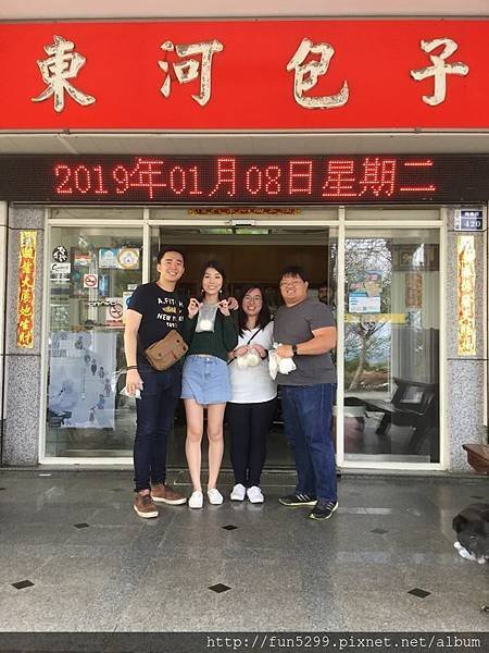 新加坡 詩婷、彭先生、凱婷、何先生~在東河包子。