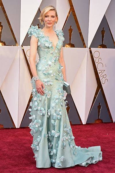 Cate-Blanchett-Oscars-2016-Red-Carpet-Vogue-28Feb16-Rex_b_592x888