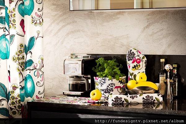 Vallila_SS14_Persikka_Kitchenware_and_Persikka_curtain_interior-1024x682.jpg