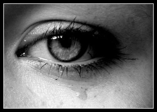 Heartbreaking-sad-eyes-tears-photography11.jpg