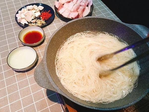麻油雞麵線