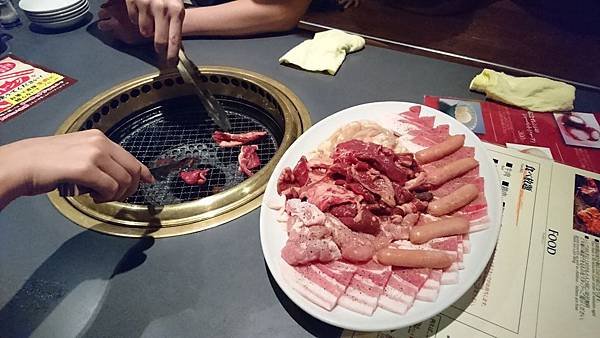 【日本│大阪】在大阪想吃燒肉的話...？大阪吃到飽燒肉+單點燒肉分享(トラジ、叙々苑、華道、牛角、あぶりや、焼肉一丁、298、満腹)