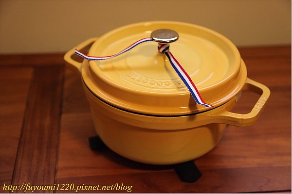 Staub (7).JPG