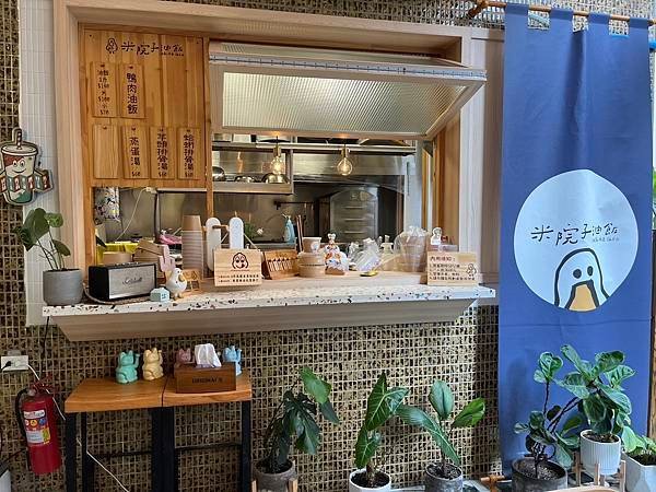 【高雄好食】高雄米院子油飯 - 大小碗鴨肉油飯、蒸蛋湯、鹿野