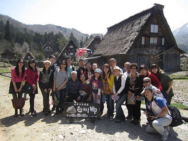 2012.0427~0501北陸5天~立山雪牆，飛驒高山中橋枊樹櫻花迎人，合掌村，上高地，美食玩透透~