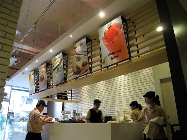 吧檯_美式早午餐_Midtown bagel caf&apos;e_高雄河堤.jpg