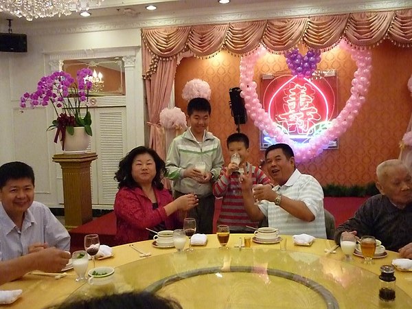 老爸的生日趴 爸媽和聖陽勤陽.jpg