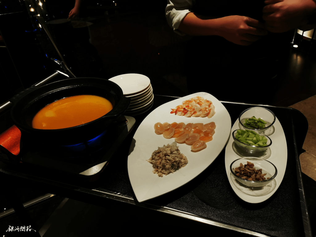 食記【紫艷中餐廳YEN】台北W Hotel 31F景觀餐廳丨創意粵式料理丨難忘的西施泡飯、紫艷片皮鴨26.png