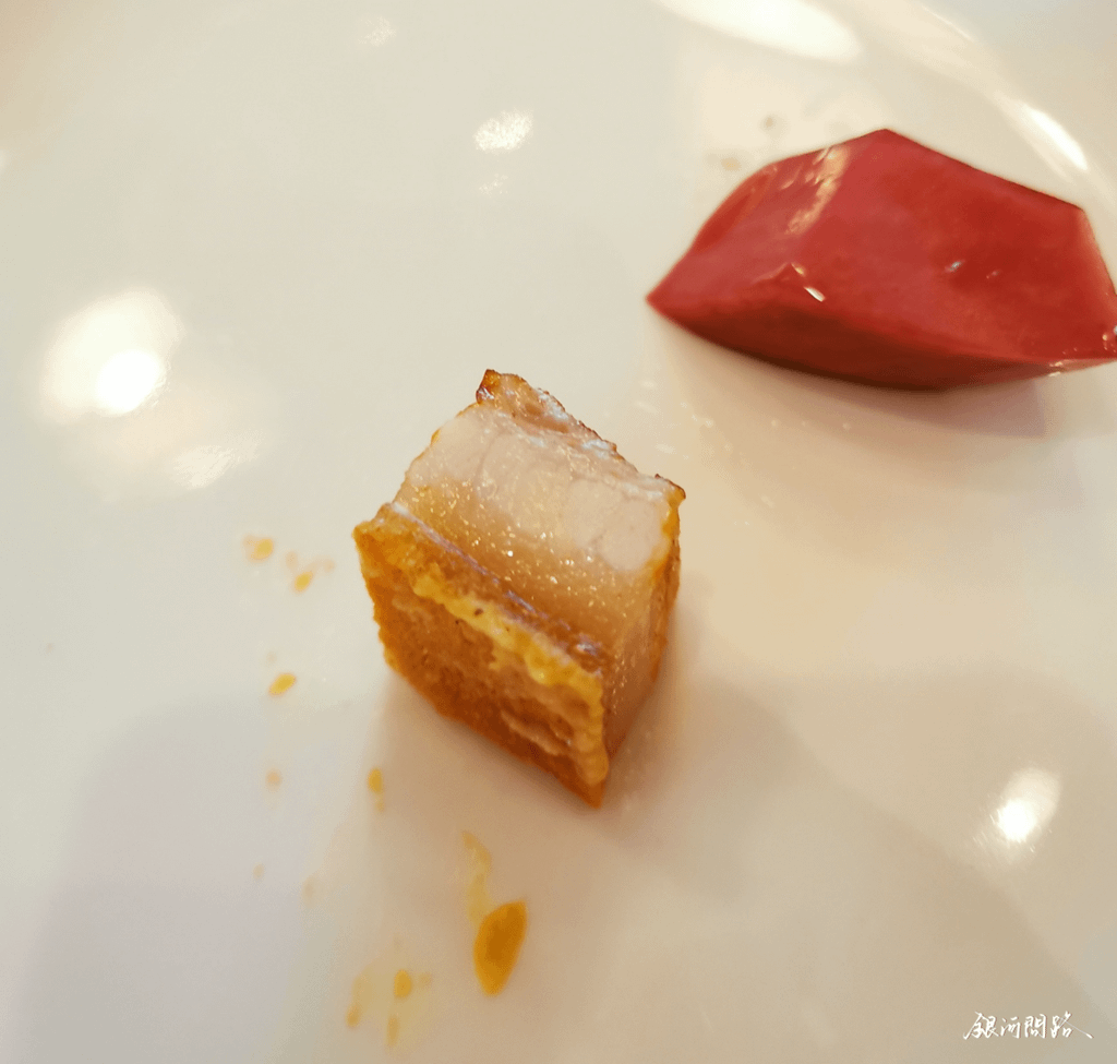 食記【紫艷中餐廳YEN】台北W Hotel 31F景觀餐廳丨創意粵式料理丨難忘的西施泡飯、紫艷片皮鴨9.png