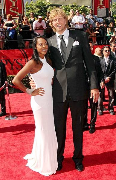 Dirk Nowitzki; Jessica Olsson.jpg