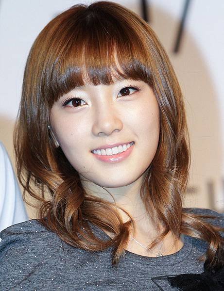 Kim Tae Yeon SNSD Girls Generation cute smile 2011.jpg