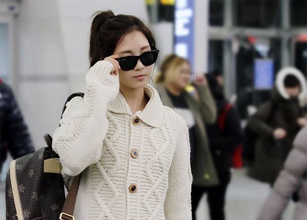 Seohyun-Airport-Fashion-Hong-Kong-and-Gimpo-seohyun-girls-generation-28355282-1200-860.jpg