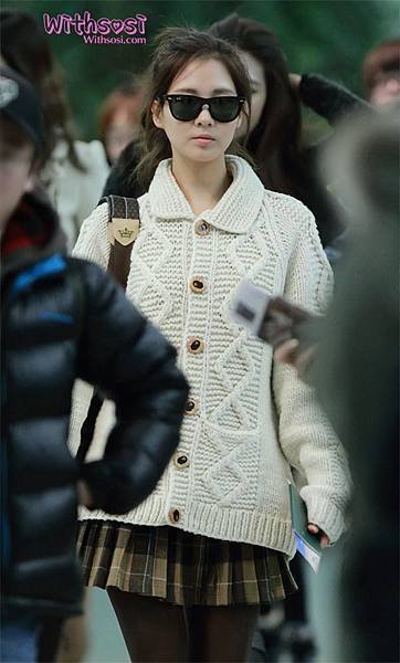 Seohyun-Airport-Fashion-Hong-Kong-and-Gimpo-seohyun-girls-generation-28355359-600-997.jpg