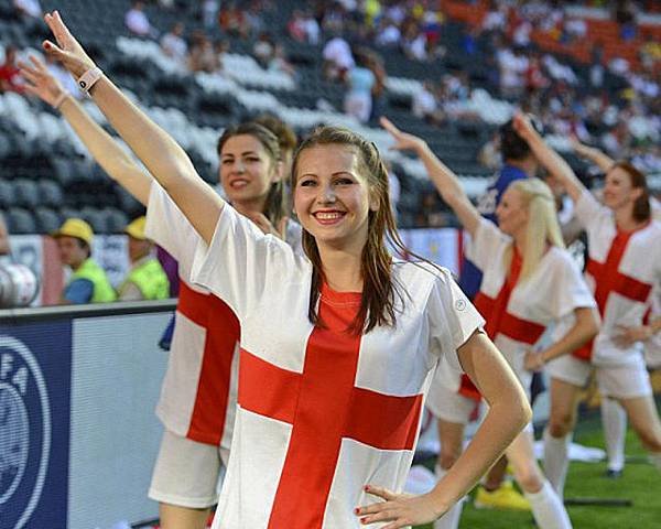 Euro 2012’s Gorgeous Female Fans (10)