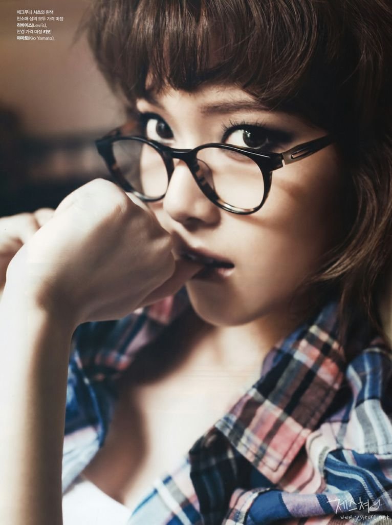 jessica with glasses