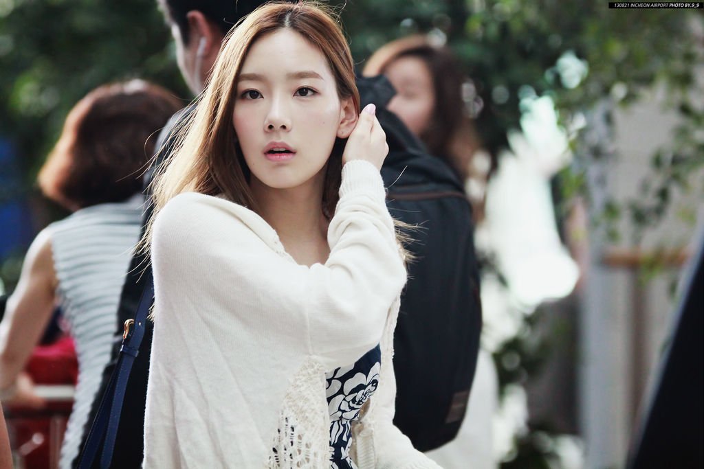 SNSD-Taeyeon-airport-Fashion-August-21-3-3.jpg