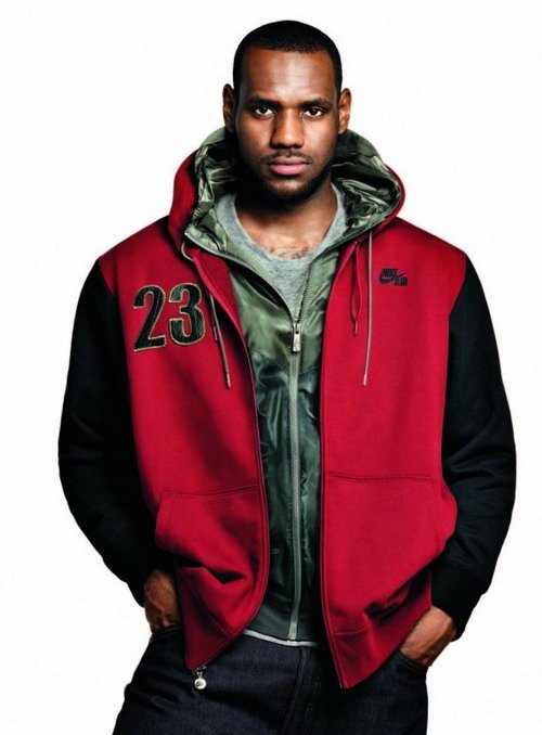 nike-sportswear-aw77-hoodie-lebron-james-02-570x773.jpg